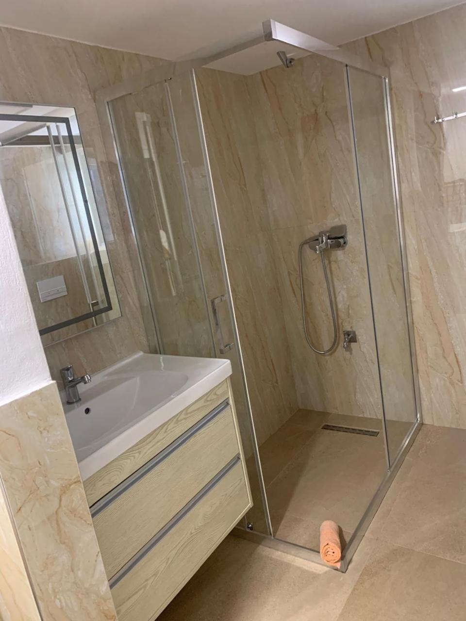 Et Apartaments Тирана Экстерьер фото